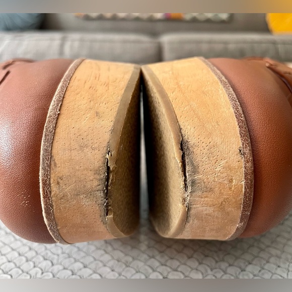 TODAY ONLY✨🤎 CHARLOTTE STONE LUGGAGE BROWN LINDY CLOG BOOT W/DUSTBAG 🤎 - Picture 4 of 13